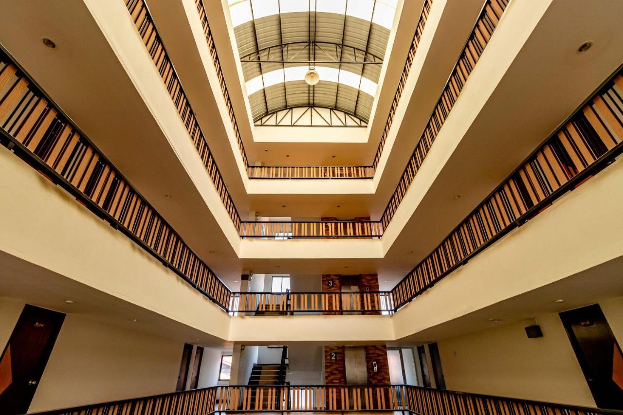 Grannylla Charoenkrung Aparthotel Bangkok Bagian luar foto