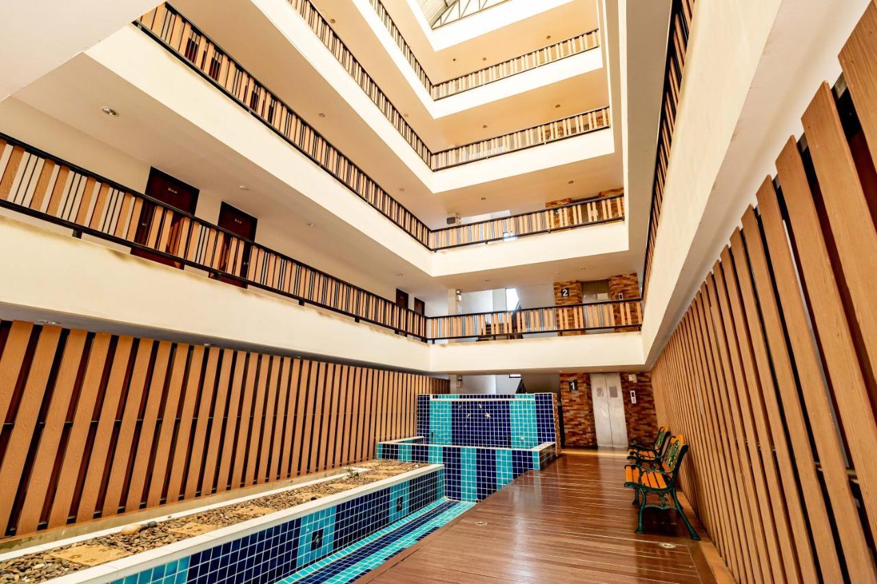 Grannylla Charoenkrung Aparthotel Bangkok Bagian luar foto