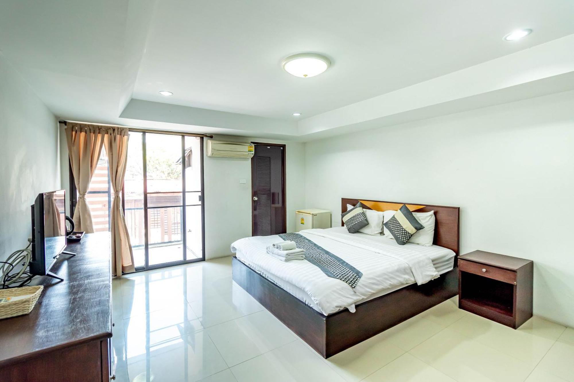 Grannylla Charoenkrung Aparthotel Bangkok Bagian luar foto