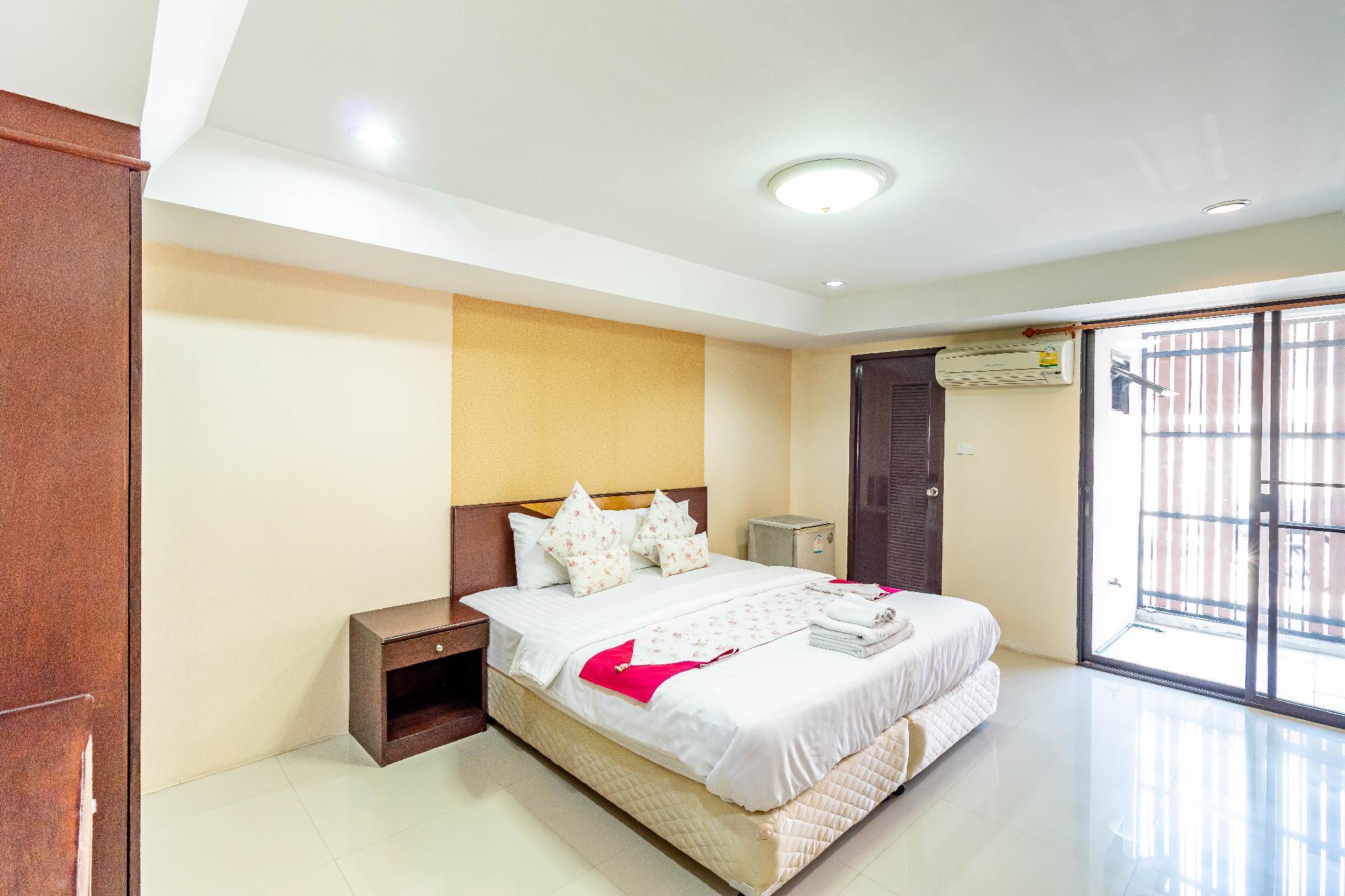 Grannylla Charoenkrung Aparthotel Bangkok Bagian luar foto