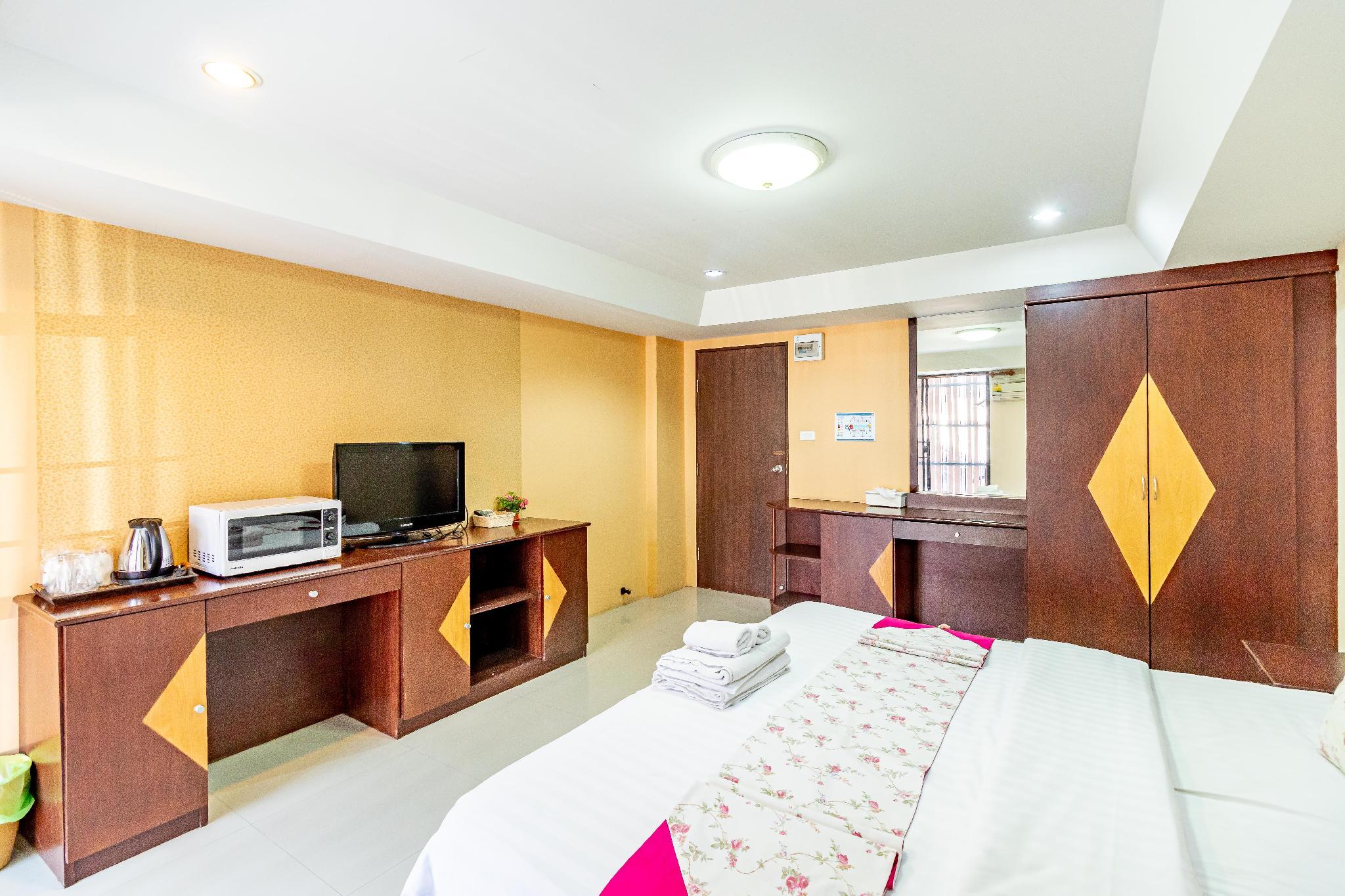 Grannylla Charoenkrung Aparthotel Bangkok Bagian luar foto