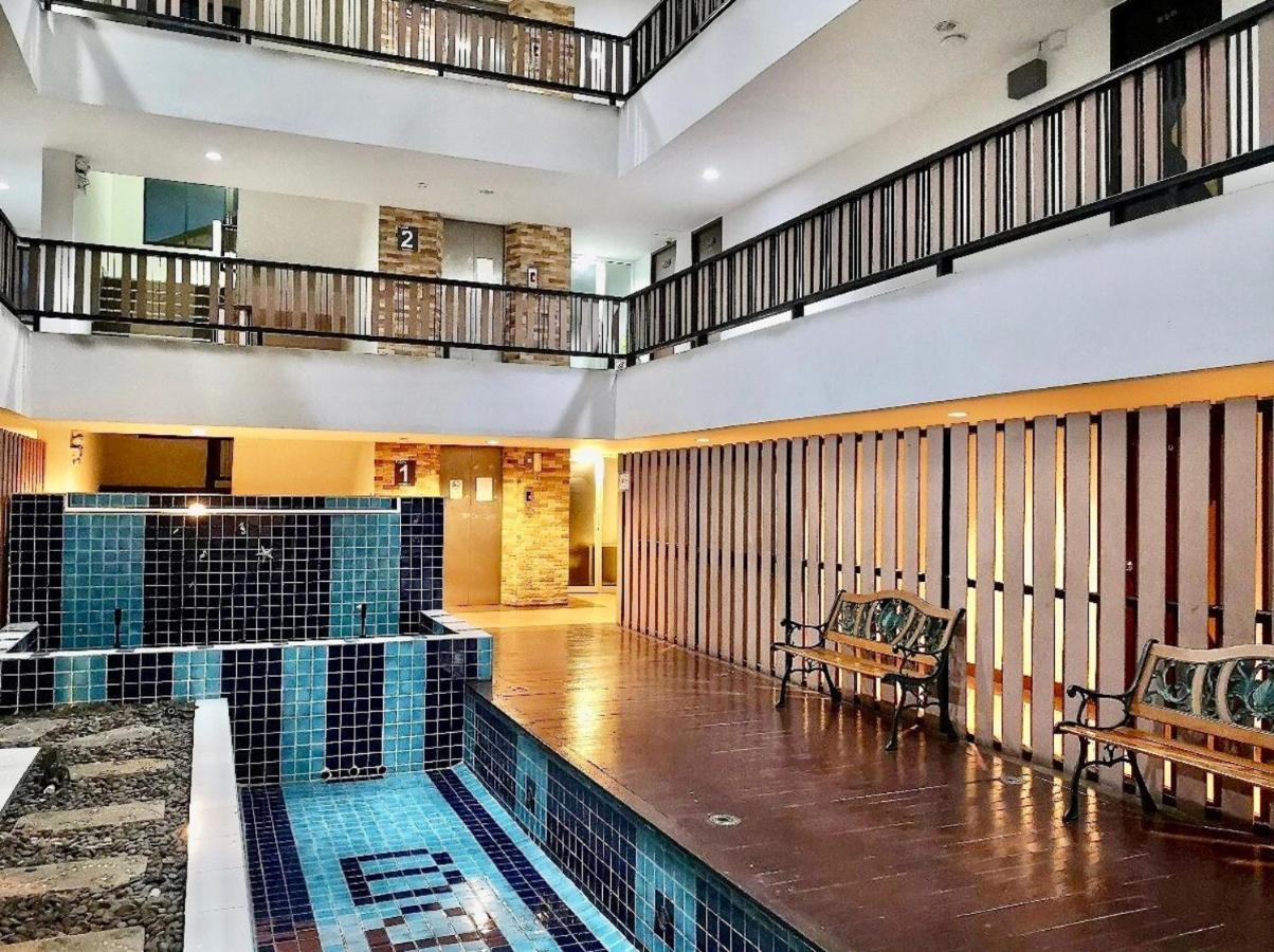 Grannylla Charoenkrung Aparthotel Bangkok Bagian luar foto