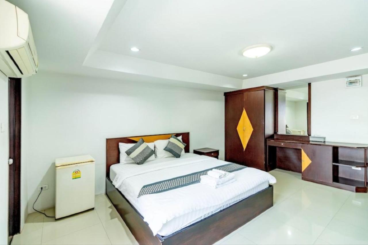 Grannylla Charoenkrung Aparthotel Bangkok Bagian luar foto