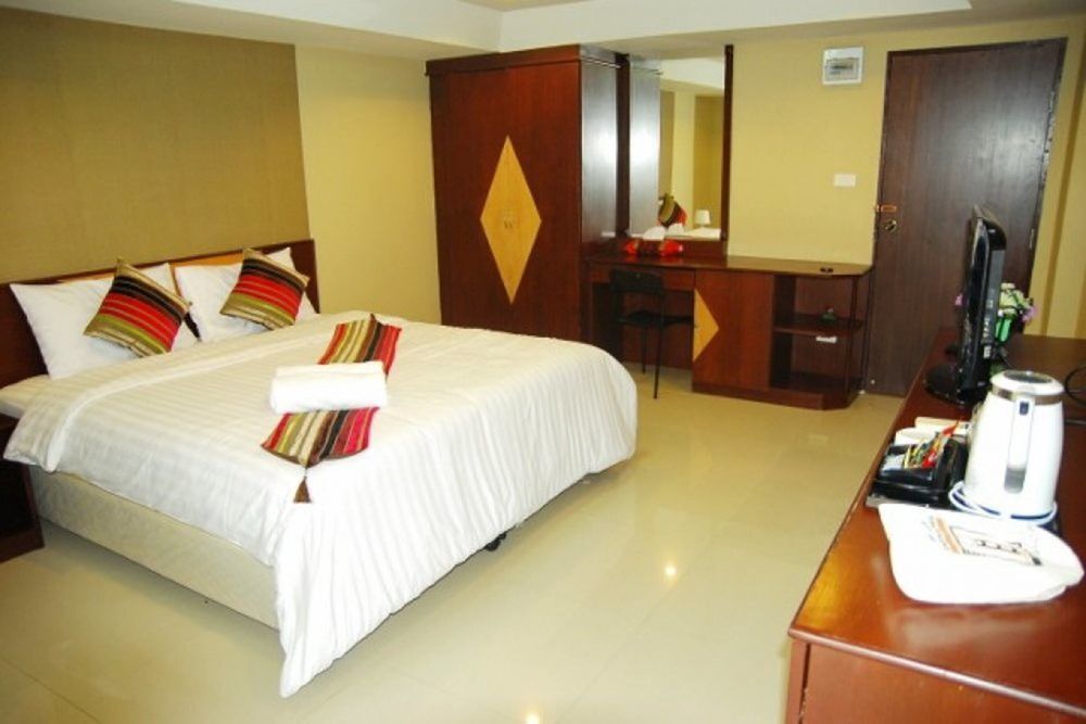Grannylla Charoenkrung Aparthotel Bangkok Bagian luar foto