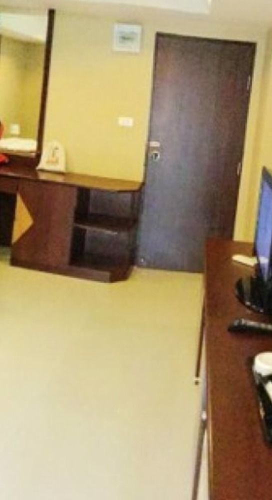 Grannylla Charoenkrung Aparthotel Bangkok Bagian luar foto