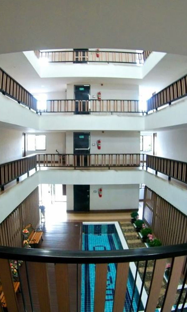 Grannylla Charoenkrung Aparthotel Bangkok Bagian luar foto